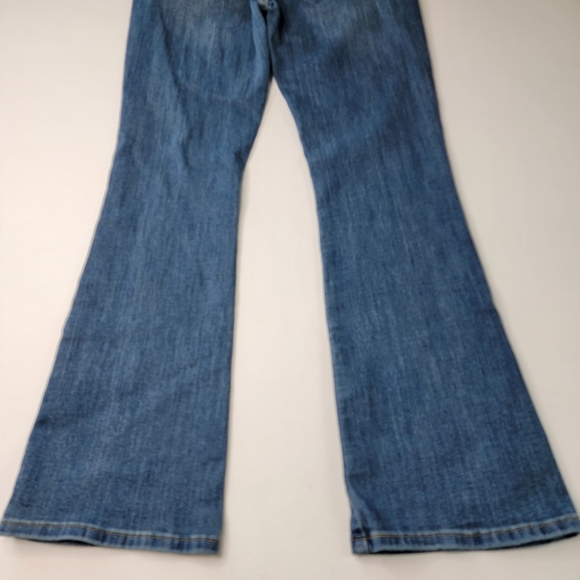 Signature by Levi Strauss & Co. Gold Label Midrise Bootcut Jeans Size 2 Short - Picture 6 of 11
